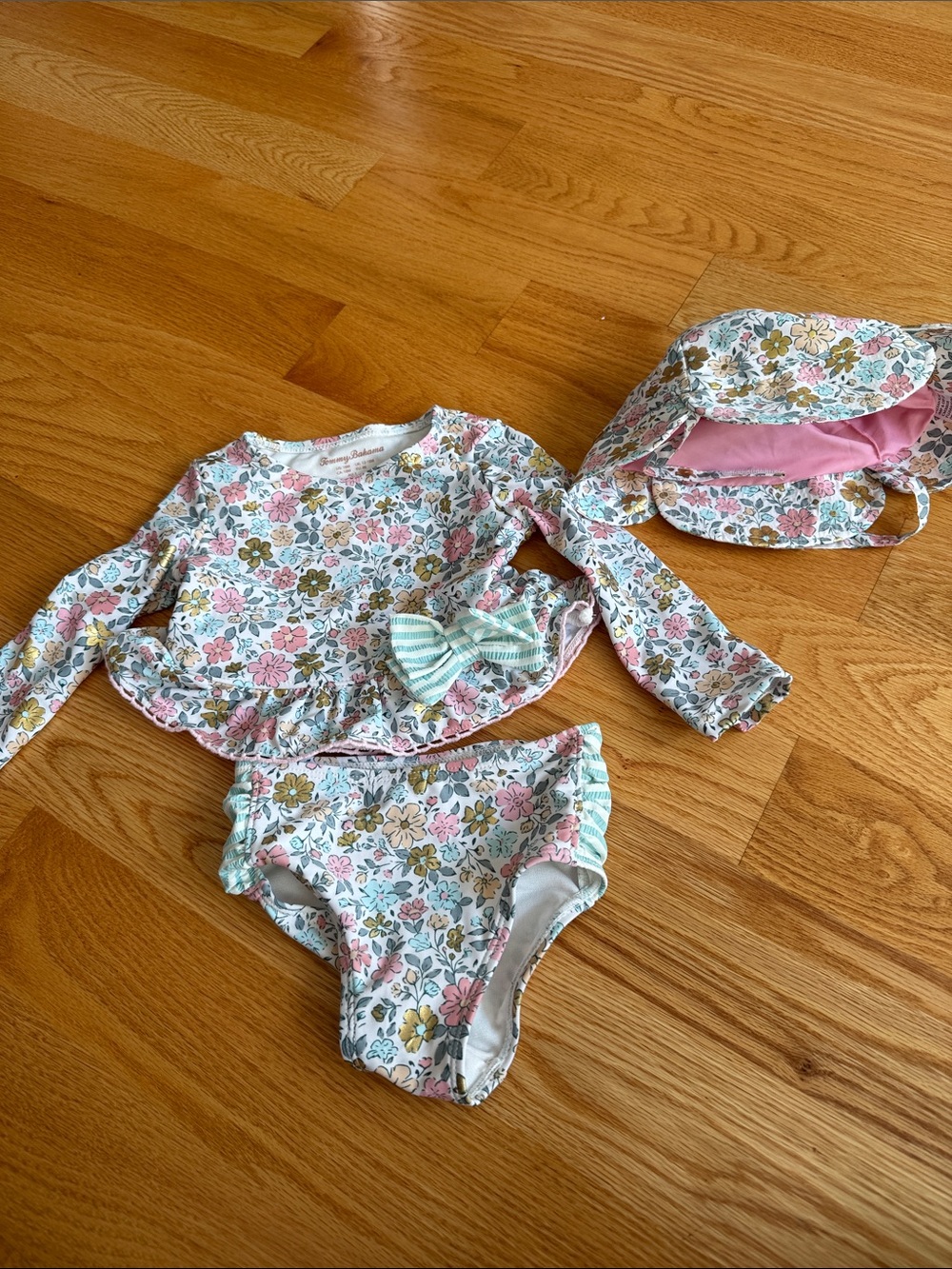 Tommy Bahama Girls Floral Rash Guard Swim Set in White, Pink, Green